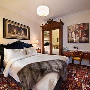 Deluxe Queen Room C